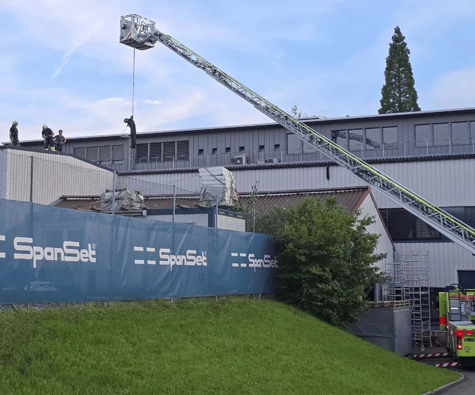 Einsatzübungen zur Höhenrettung mit der Feuerwehr Männedorf-Uetikon auf dem SpanSet Trainingsgelände